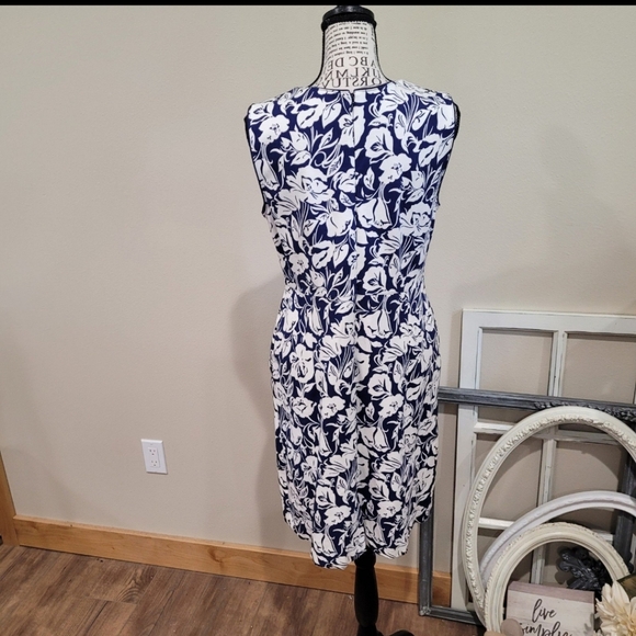 Lands' End Women SZ 10P Ponte Knit blue & white floral sheath sleeveless pockets - Picture 5 of 12